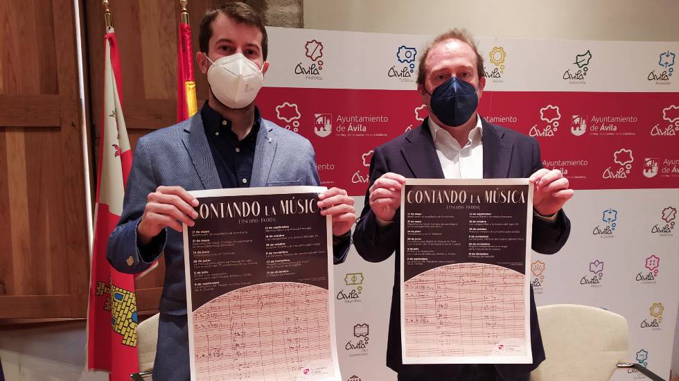 José Luis López Antón con el concejal de Cultura. durante la presentación del ciclo en mayo.