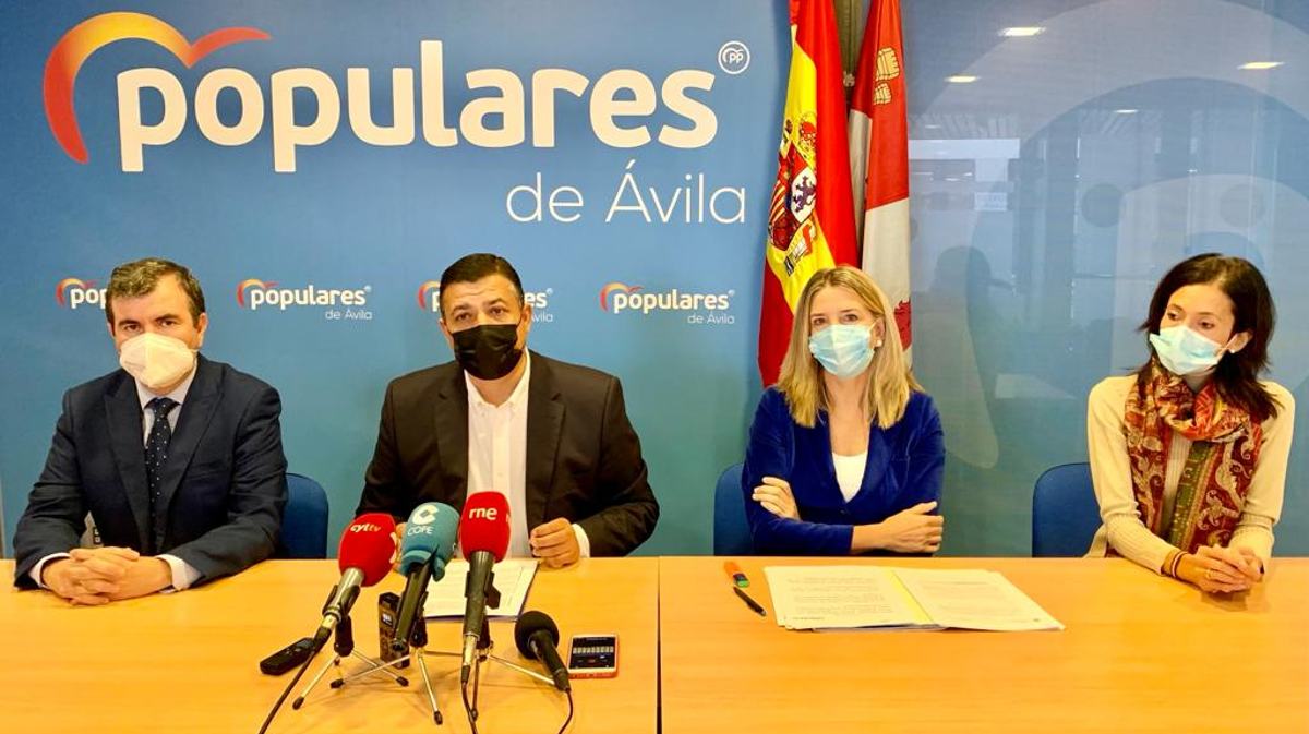 Juan Pablo Martín, Carlos García, Alicia García y Patricia Rodríguez en rueda de prensa.