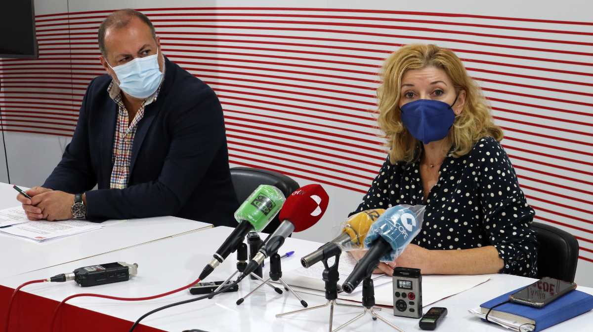 Miguel Hernández y Soraya Blázquez en rueda de prensa.