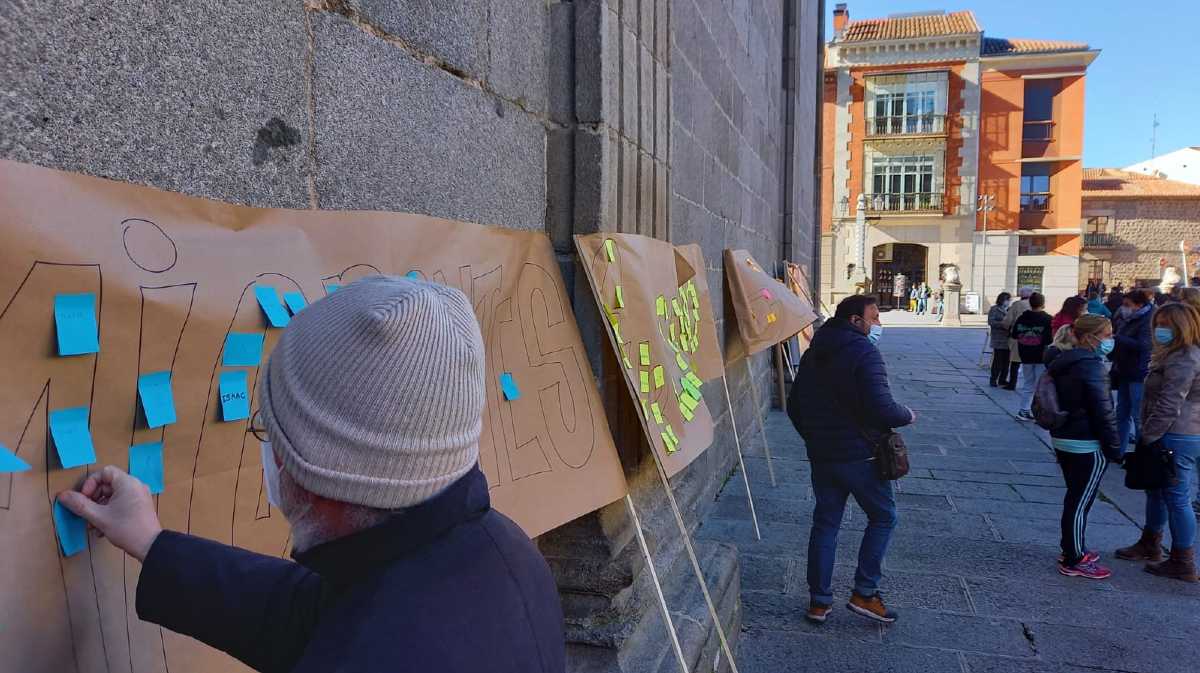 Acto de la Jornada de la Pobreza en la plaza de la Catedral.