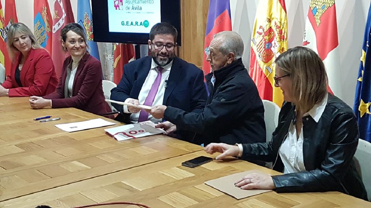 Firma convenio.