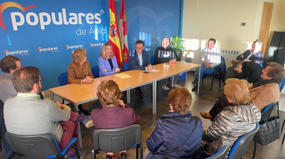 Reunión del PP con colectivos sociales.