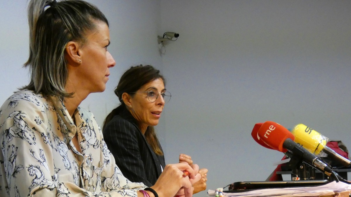 Eva Arias y Yolanda Vázquez en rueda de prensa.