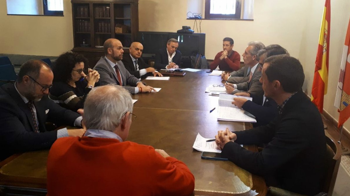 Reunión entre Junta y CEOE Ávila.