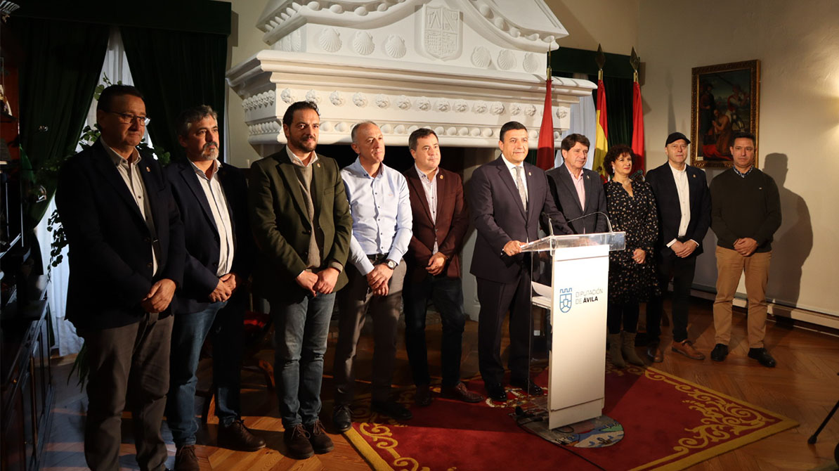 Diputados del Grupo Provincial Popular junto al presidente de la Diputación, Carlos Garćía