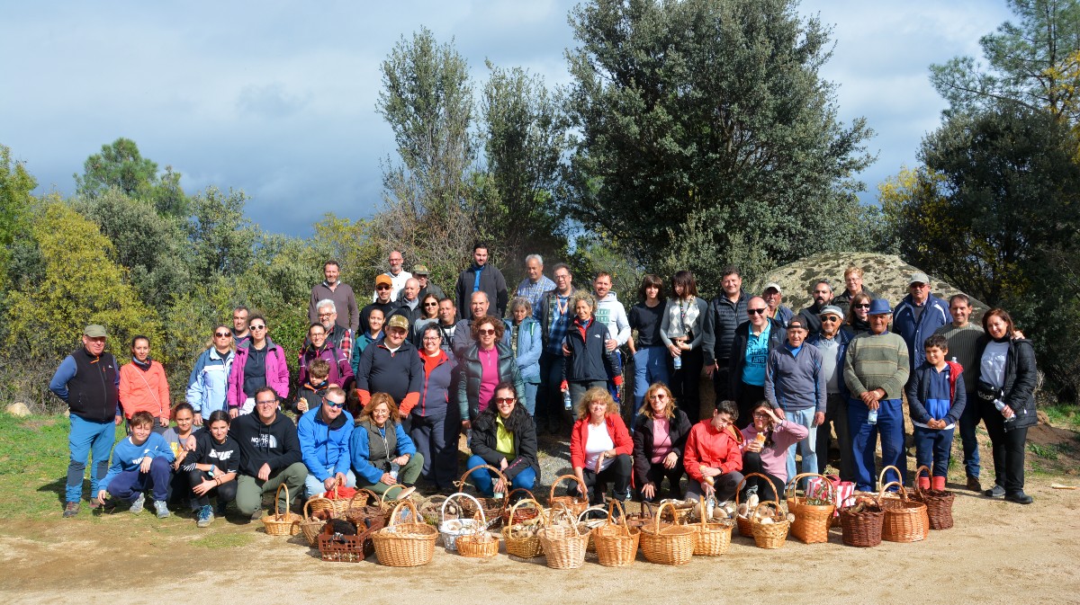 Participantes en la jornada micol&oacute;gica de Burgohondo.
