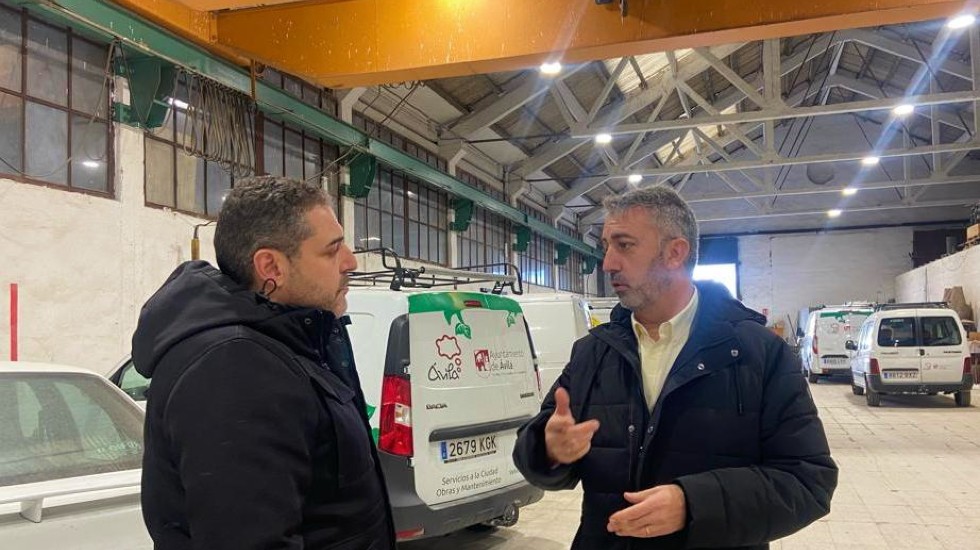El concejal Javier Ajates en el edificio del Servicio Municipal de Obras.