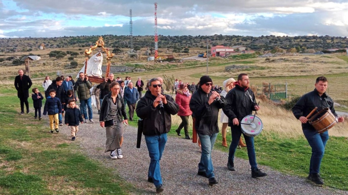 Procesi&oacute;n de la Virgen del Rosario en Mingorr&iacute;a. Foto: Luis Alberto Pindado.