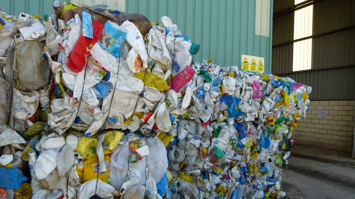 Envases en el Centro de Tratamiento de Residuos.