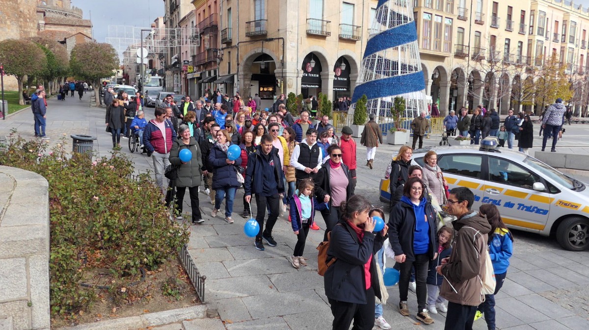 Marcha por la Diabetes alrededor de la muralla de Ávila.