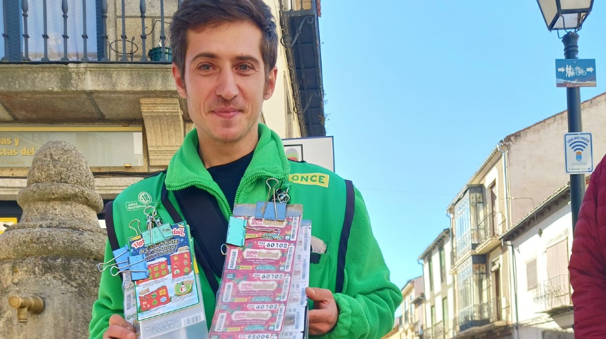 Luis Piedelobo Mateos, vendedor de la ONCE en El Barco de Ávila.
