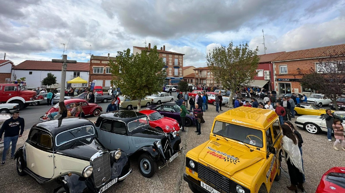 Concentración de vehiculos clásicos en Sanchidrián.