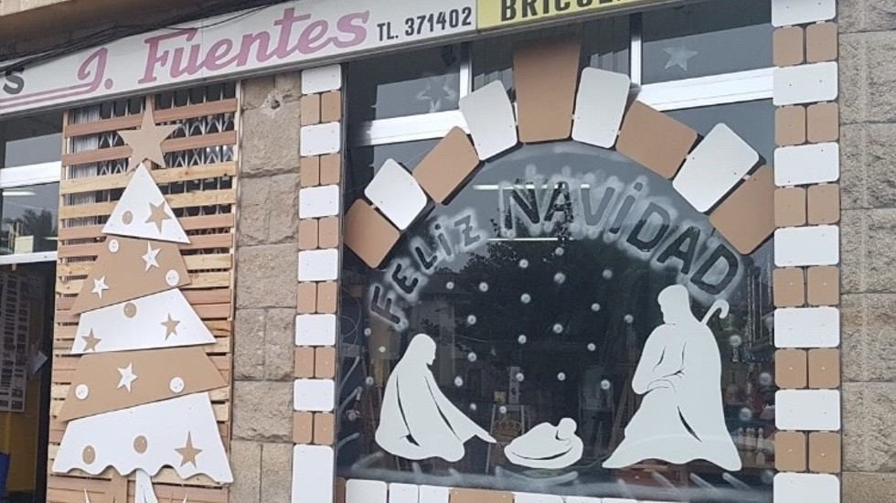 Decoración navideña de un establecimiento de Arenas en la anterior Navidad.