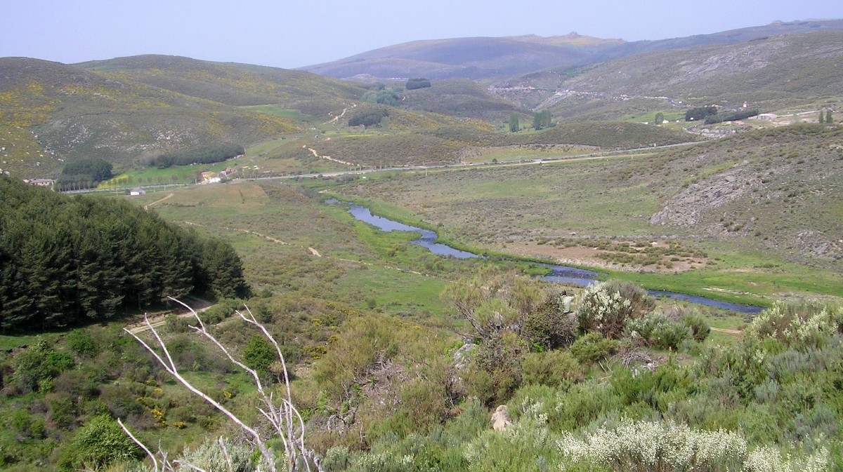 Paraje donde se levantará la nueva base de la BRIF, a la izquierda del río Alberche.