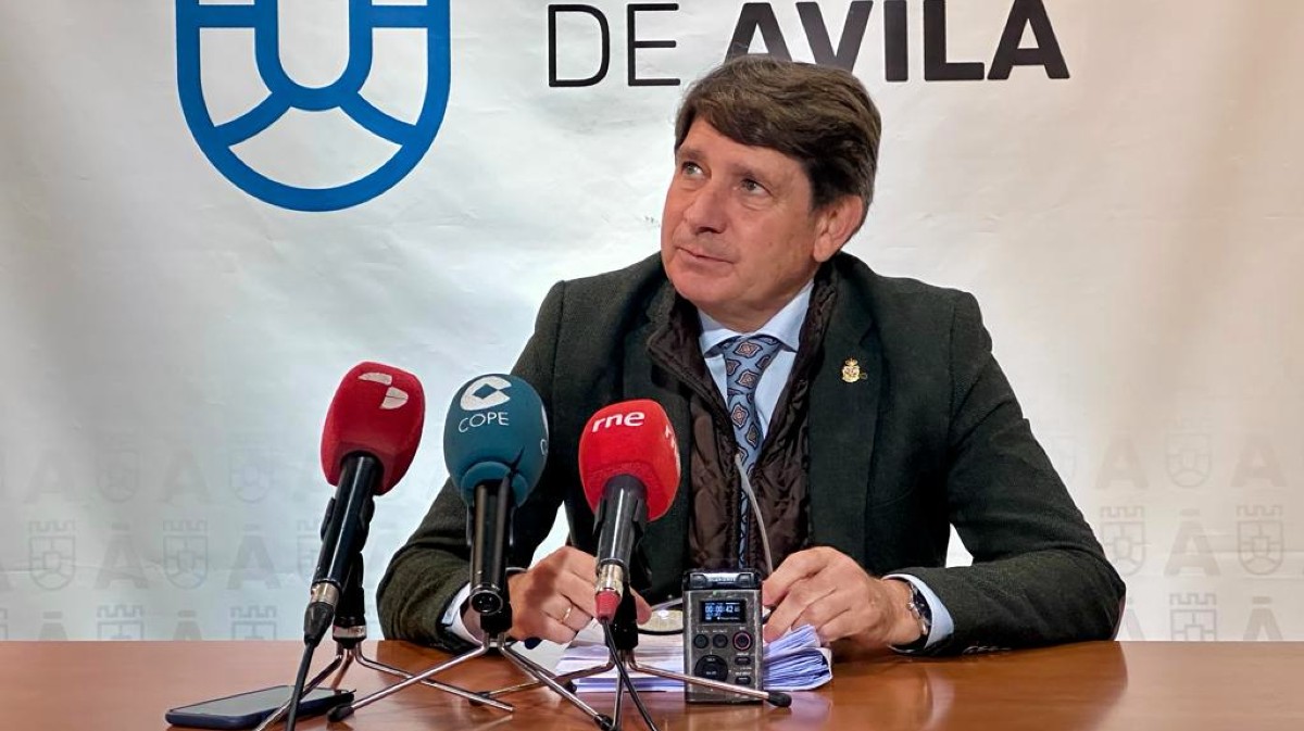 Sánchez Mesón explica los acuerdos de la Junta de Gobierno de la Diputación.