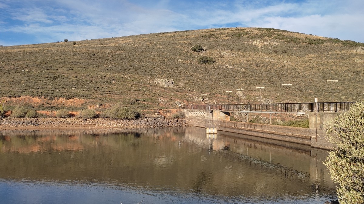 El embalse de Serones a finales de octubre.