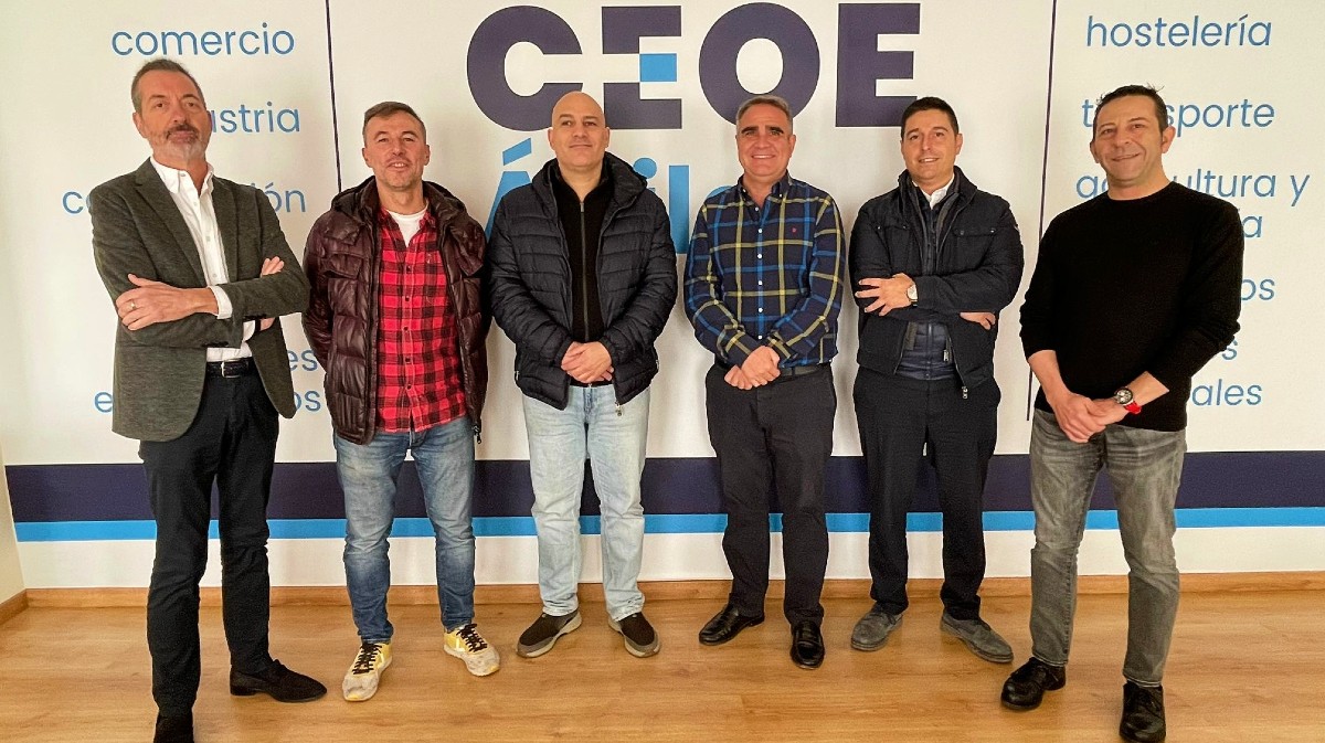 Nueva directiva de la Federacion de Hostelería, con su presiodente, David Sánchez (tercero derecha).