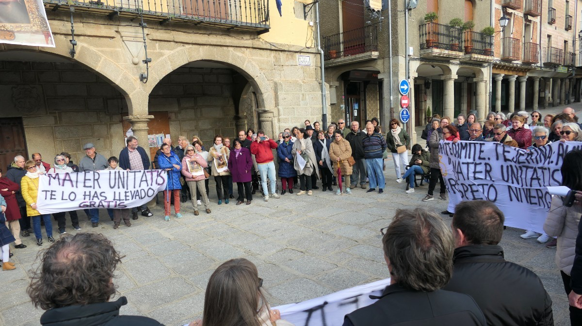 Manifestación en Piedrahíta para exigir la devolución del patrimonio del convento cerrado.