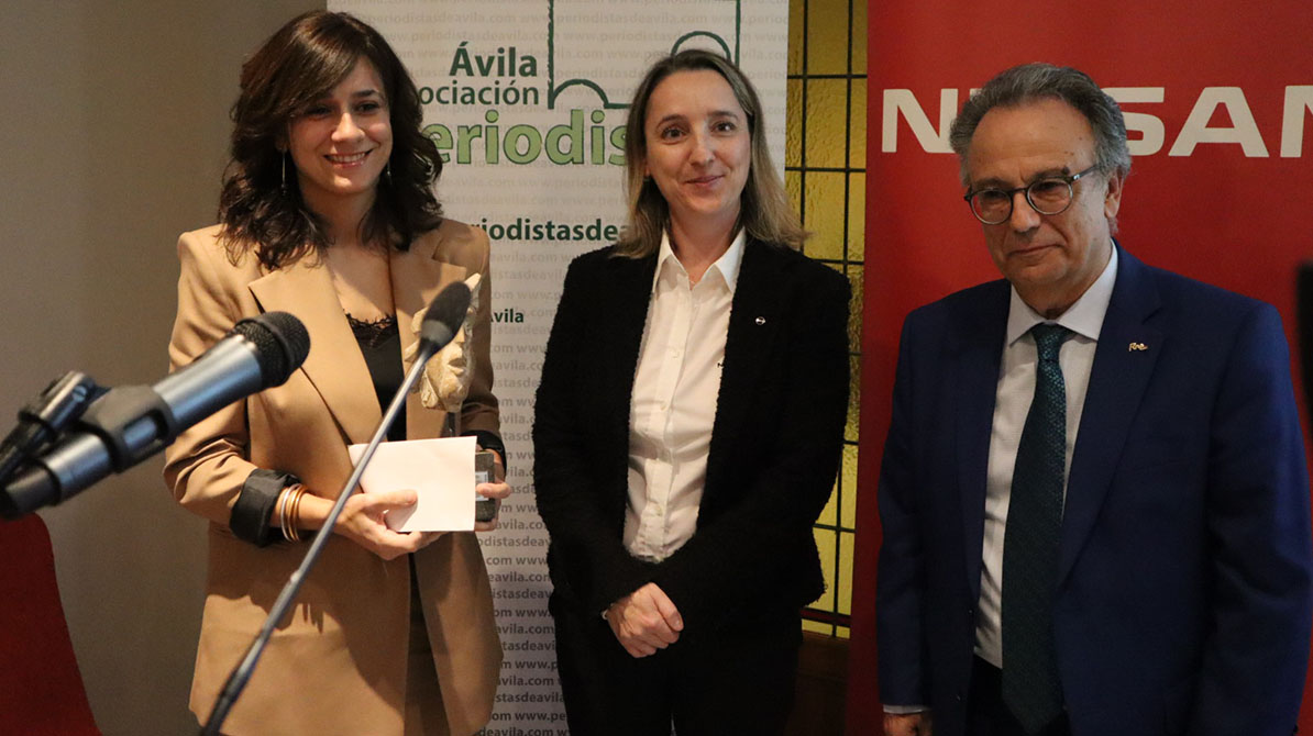 Naiara Serrano, recibiendo el galardón