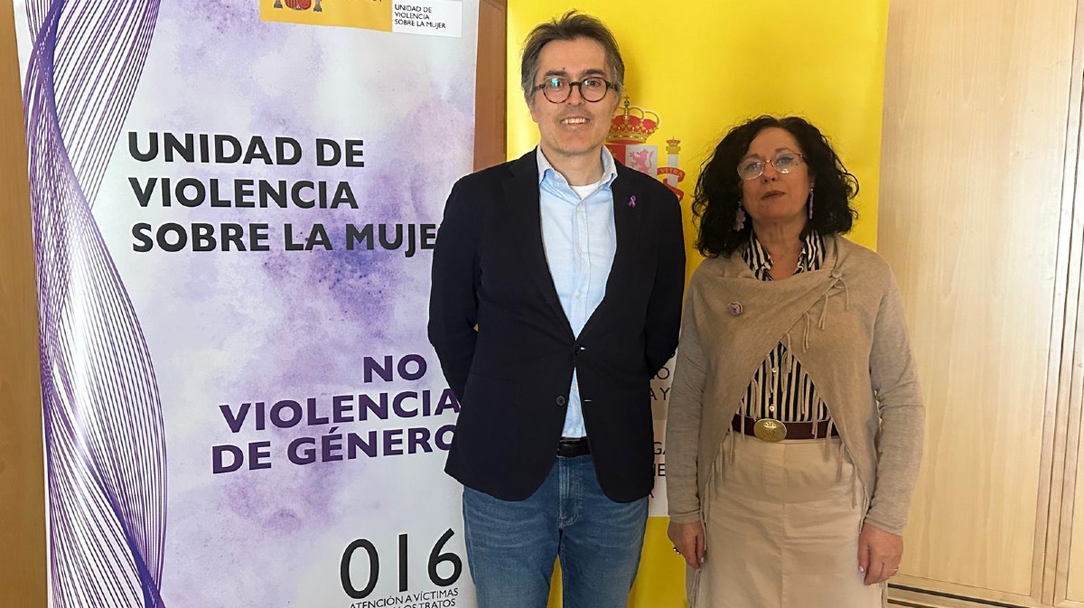 El subdelegado del Gobierno, Fernando Galeano, y la responsable de la Unidad de Violencia sobre la Mujer, Gema González.