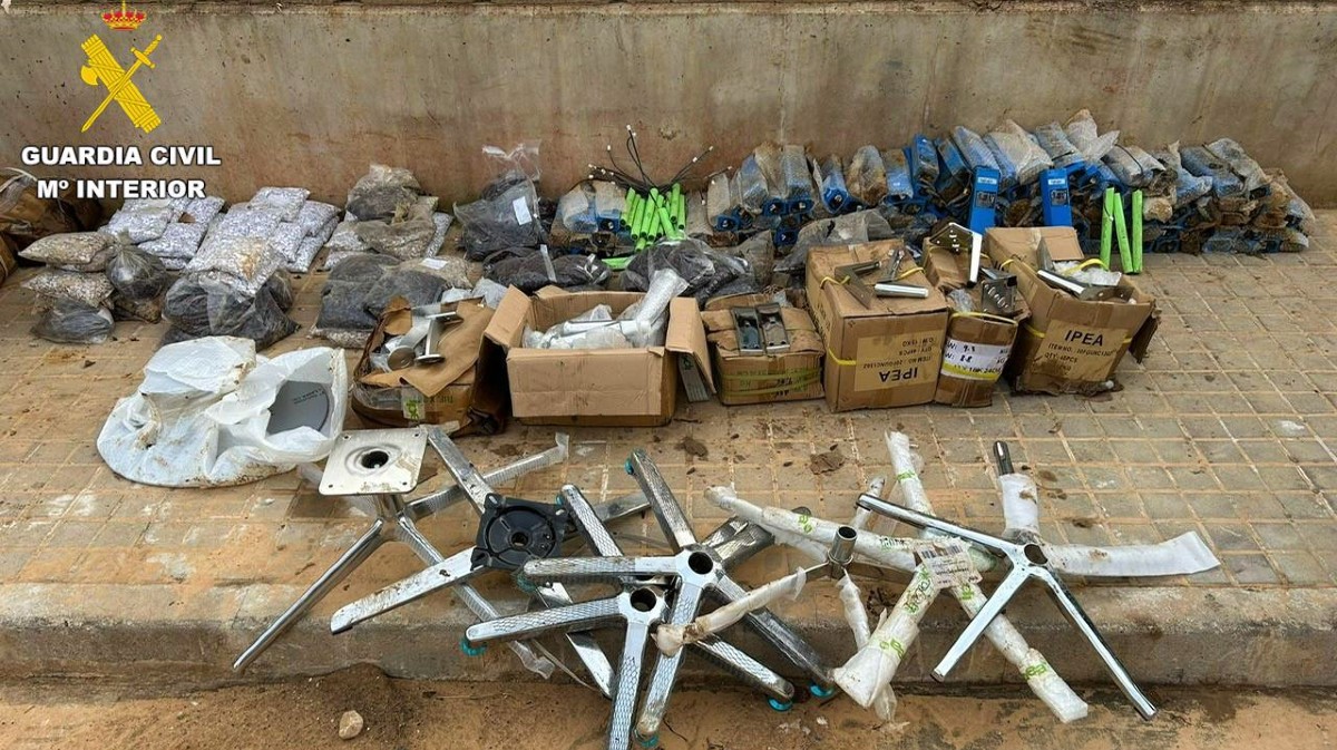 Objetos incautados por la Guardia Civil de Ávla en Catarroja.