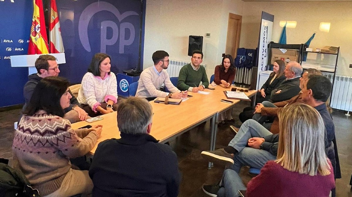 Reunión del grupo de trabajo de educación del PP.