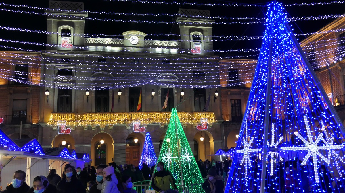 Imagen de archivo de iluminación de Navidad en Ávila.