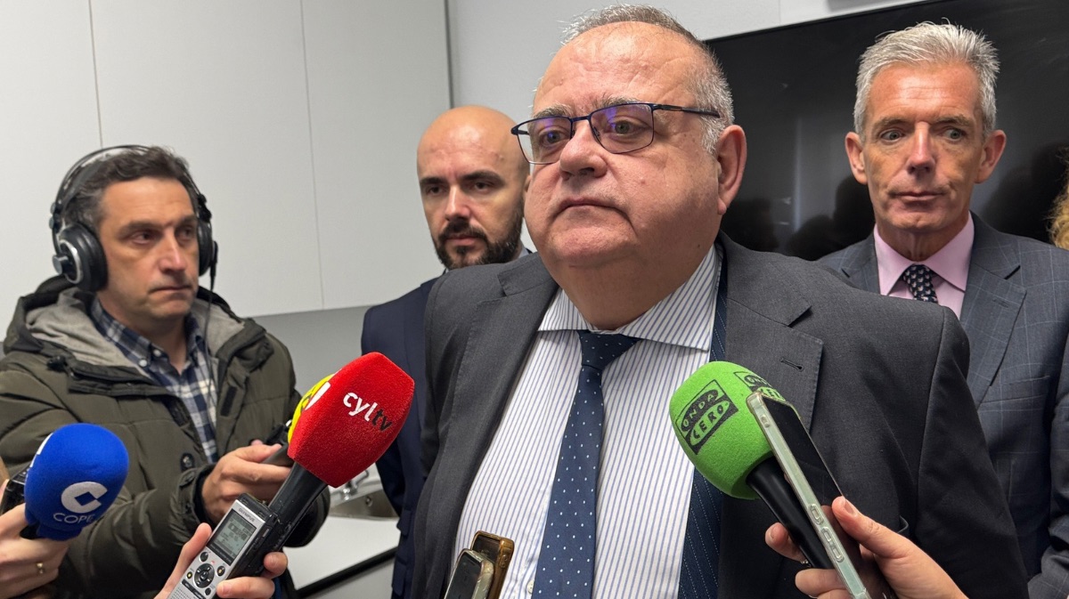 El consejero de Sanidad, Alejandro Vázquez, en el Centro de Salud Ávila Norte.