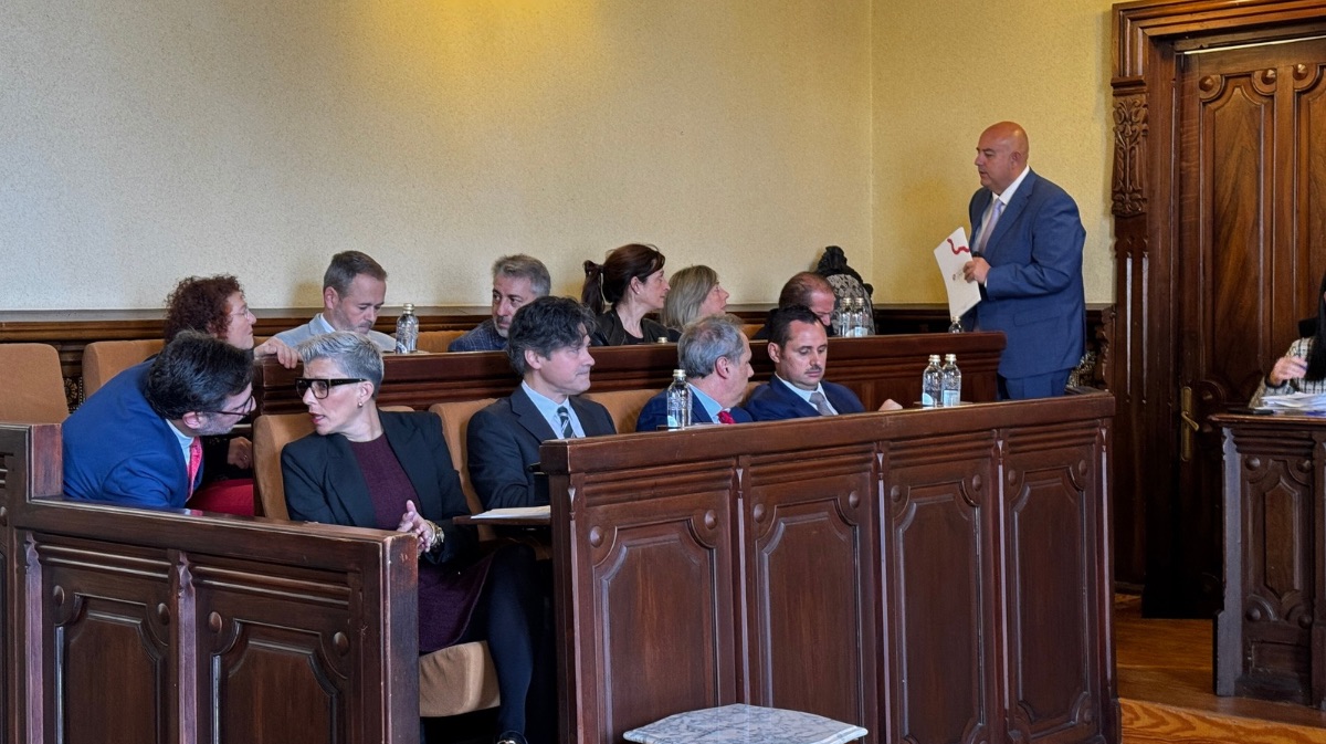 Concejales de Por Ávila y PSOE durante un pleno del Ayuntamiento