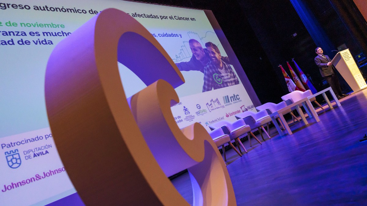 El presidente de la Junta en el congreso de la AECC.