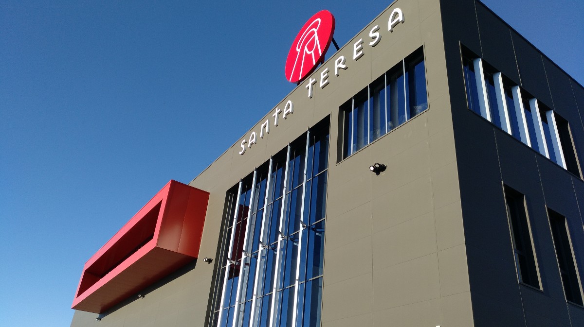 Sede de la empresa Santa Teresa en el polígono de Las Hervencias.