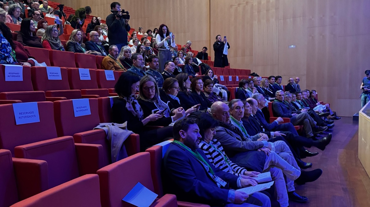 Representantes y autoridades en el Congreso