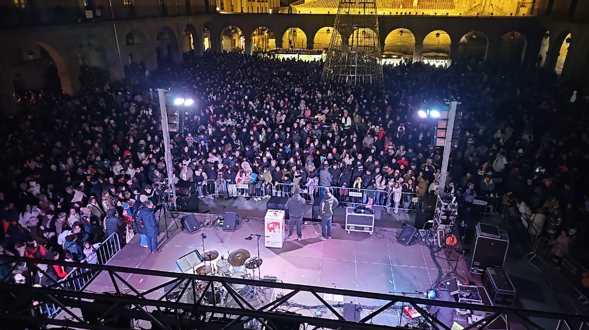 Encendido de la iluminación de Navidad en Ávila.