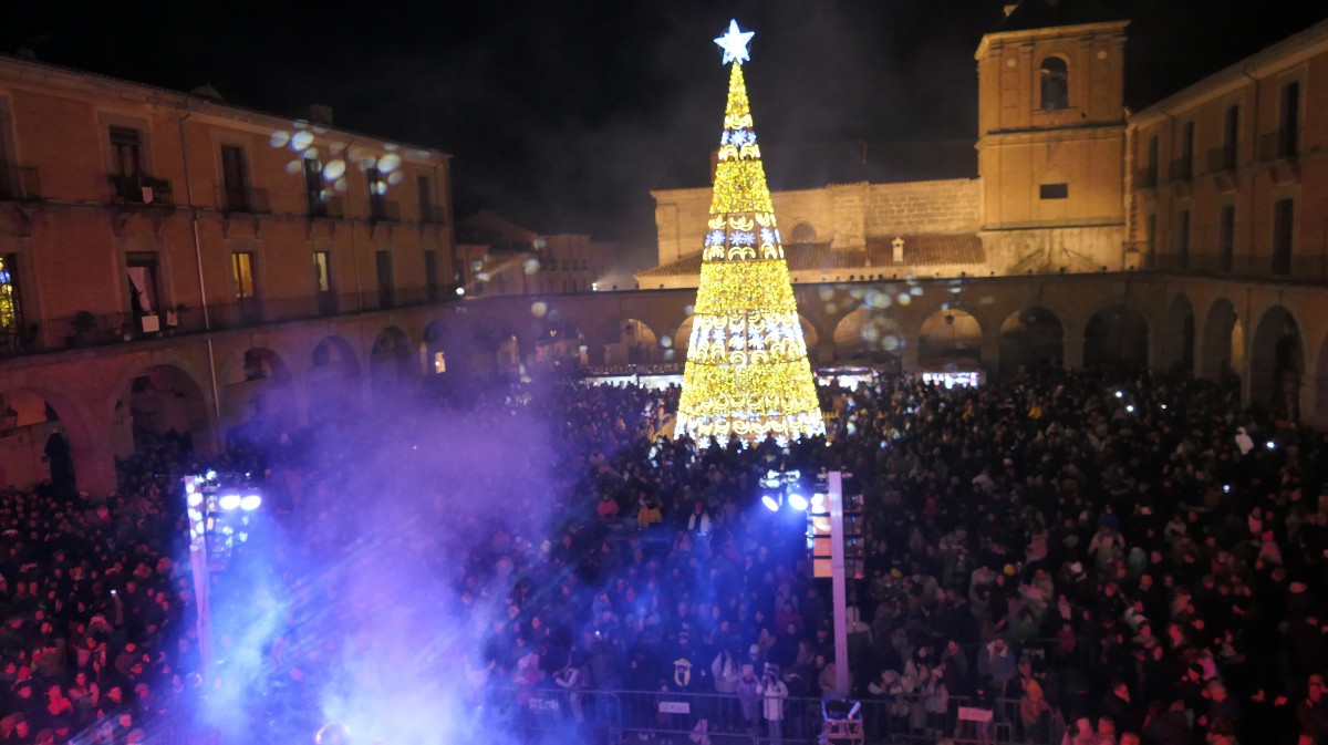 Encendido de la iluminación de Navidad en Ávila.