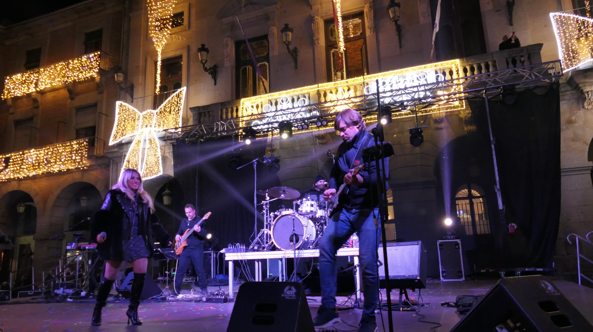 Encendido de la iluminación de Navidad en Ávila.