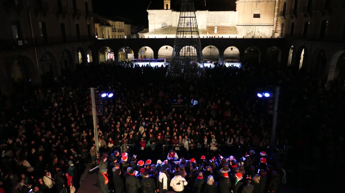 Encendido de la iluminación de Navidad en Ávila.