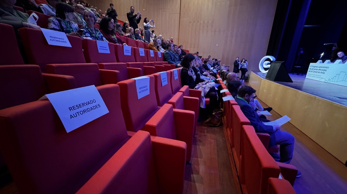 Asientos para autoridades vacíos en el Congreso