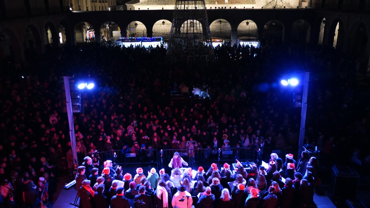 Encendido de la iluminación de Navidad en Ávila.