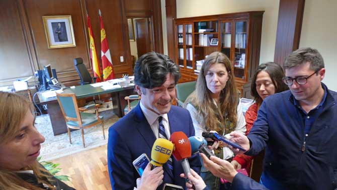 Declaraciones a los periodistas de Arturo Barral, subdelegado del Gobierno.