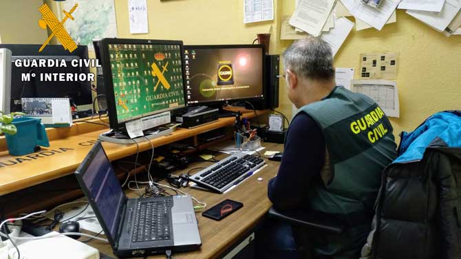 Investighación de un delito telemático por la Guarduia Civil.