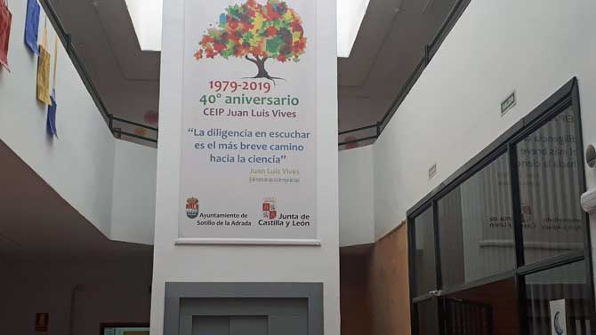 Ascensor en el Colegio Juan Luis Vives de Sotillo de la Adrada.