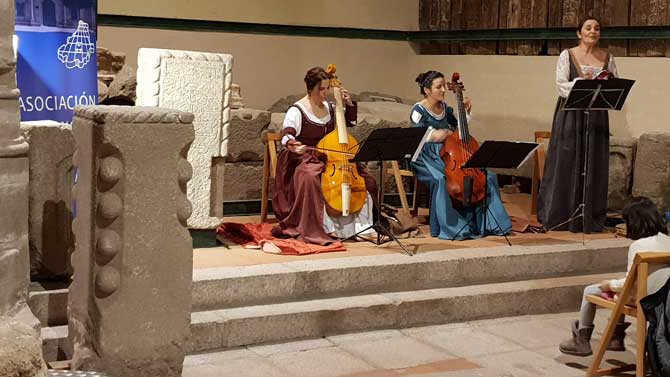Concierto de Tres Damas en el Museo de &Aacute;vila.