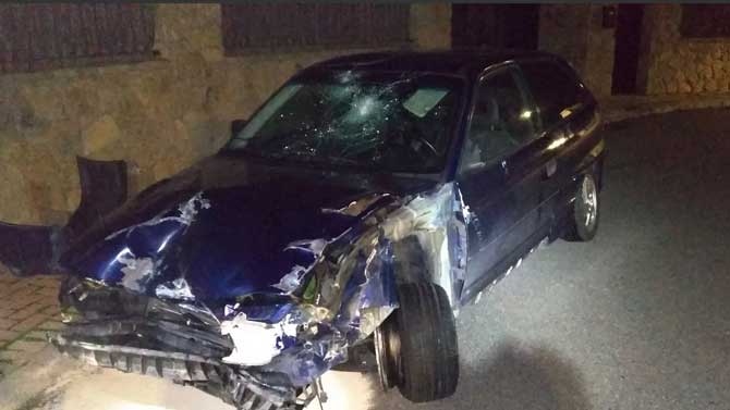 Estado del vehículo tras el accidente en el Paseo del Cementerio.