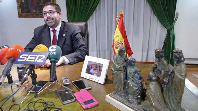 Jesús Manuel Sánchez Cabrera antes del mensaje de Navidad.