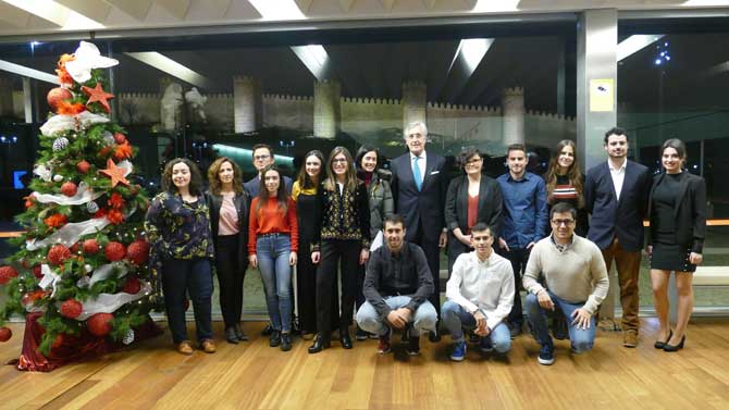 Premiados en la Gala Joven junto al alcalde.
