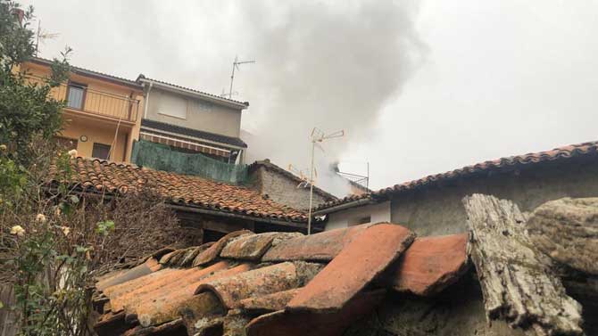 Incendio en una vivienda de El Tiemblo.