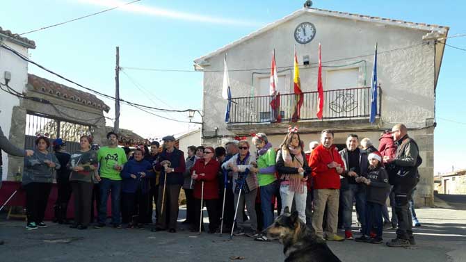 Campanadas al mediod&iacute;a en Villar de Corneja.