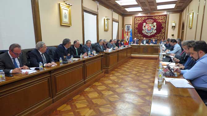 Pleno de Presupuestos en la Diputación de Ávila.