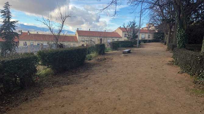 Estado del jardín de San Roque, junto al talud.
