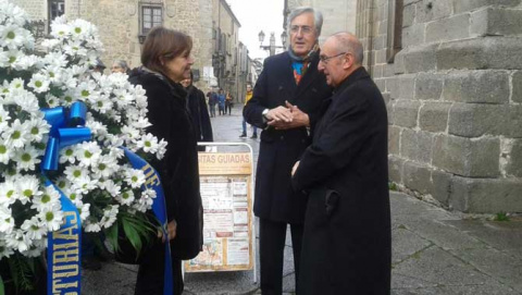 Alcaldesa de Gij&oacute;n, Carmen Moriy&oacute;n; alcalde de &Aacute;vila; y el de&aacute;n de la Catedral.